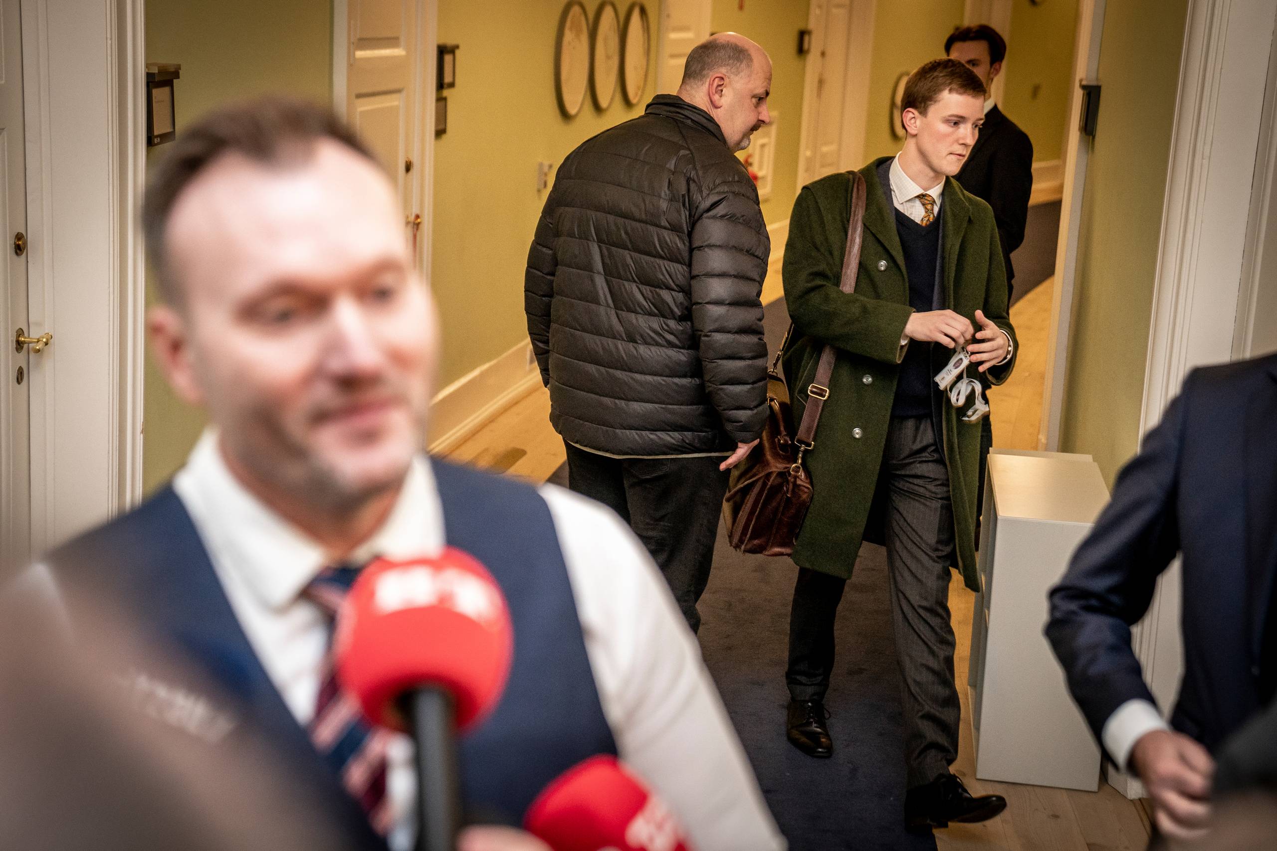 Mikkel Bjørn Sørensen har meldt sig ud af Nye Borgerlige og ind i DF. Dermed er aarhusianske Lars Boje Mathiesen umiddelbart partiets eneste formandskandidat. 