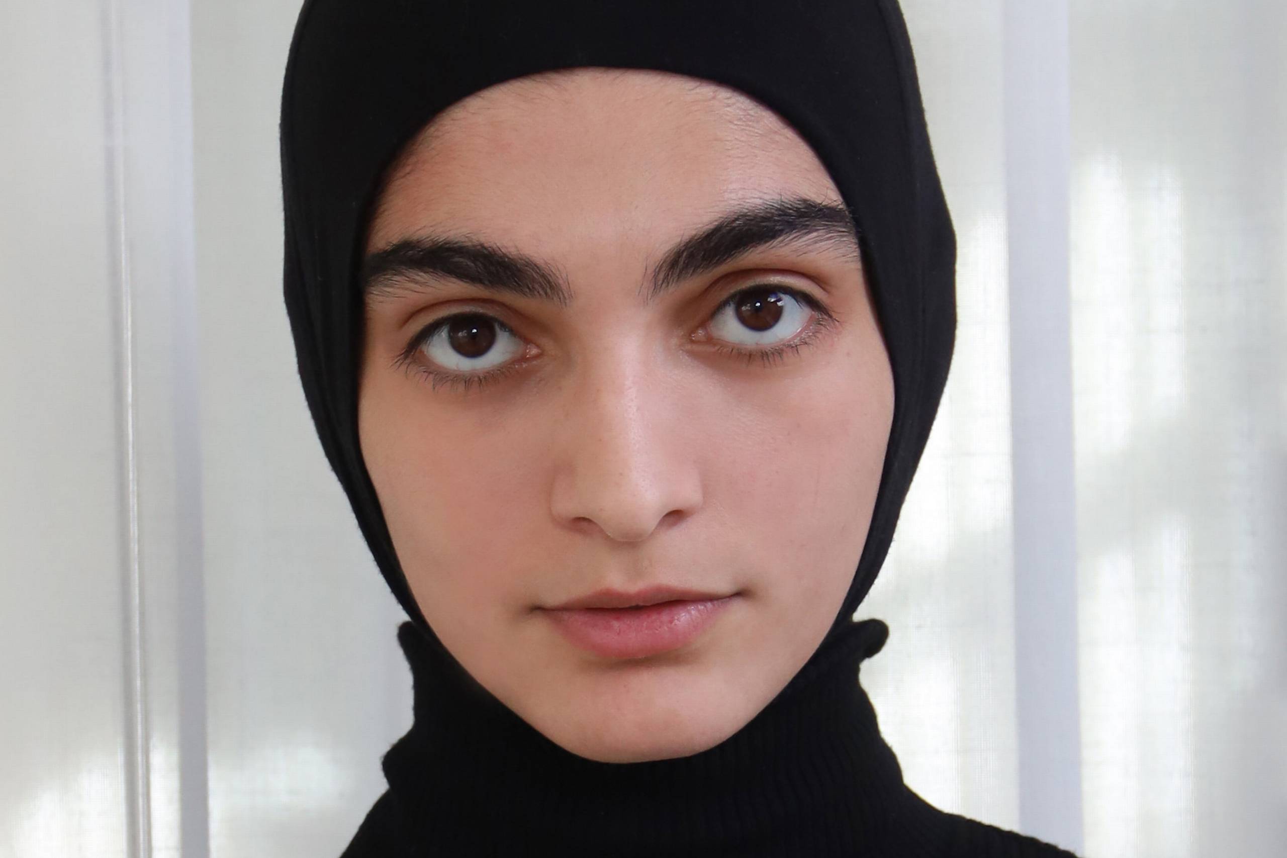 Salma Badeh fra Rønde går model for nogle af landets største brands. Og som en af de eneste i Danmark, gør hun det med tørklæde.